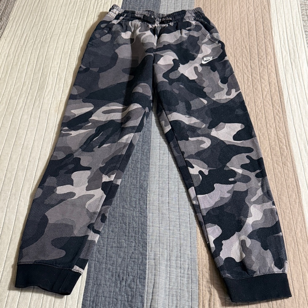 Nike Kids Camo Sweatpants - Black and Gray